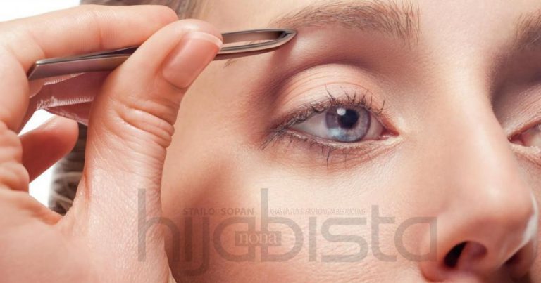 Haram Hukumnya Bagi Wanita Islam Cabut, Cukur & Bentuk Kening. Ini Penjelasannya!