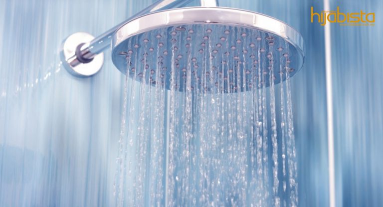 Kalau Nak Sihat & Tak Mudah Sakit, Elak Mandi 30 Minit Setelah Tiga Waktu Solat Ini