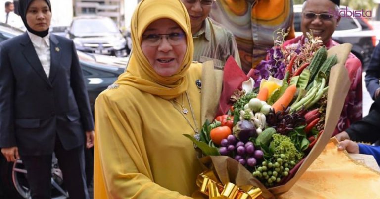 Tunku Azizah Anggap Peniaga Panggil ‘Che Minah’ Sebagai Comel & Cool, Macam Manalah Rakyat Tak Sayang!