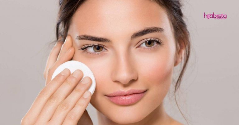 Tip Solekan Asas Buat Si Hijabi Wajah Berminyak, Salah Satunya Pilih Bedak Compact Jenis Matte