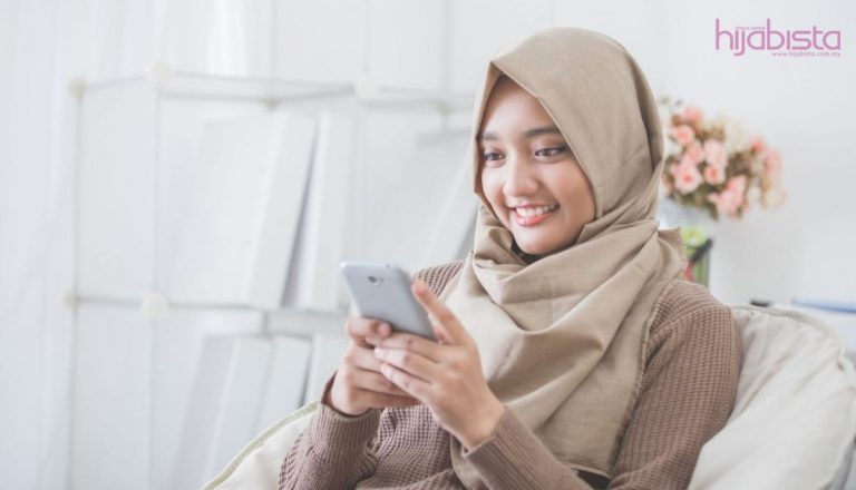 Hijabi Yang Suka Buat Vlog & Selfie, Ini Pastinya Gajet Yang Patut Anda Miliki!