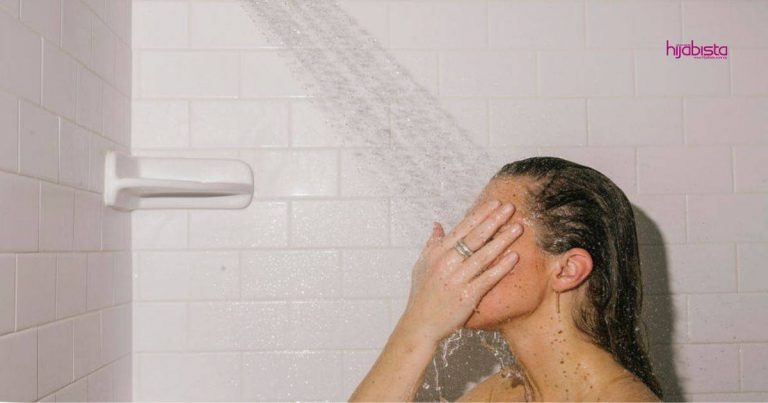 Elak Salah Teknik Cuci Kulit Wajah Salah Satunya Cuci Muka Bawah Pancuran Air Shower