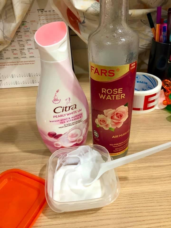Kulit Tubuh Cerah Terutama Lutut, Siku & Bahagian ‘Terlindung,’ Sapu Losen + Air Rose