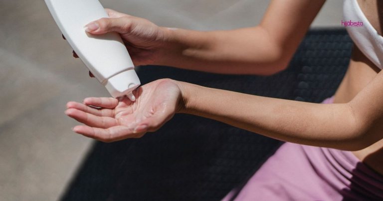 Buat Yang Suka Berenang Di Pantai, Ini Sebab Mengapa Kita Perlu Cerewet Pilih Sunscreen