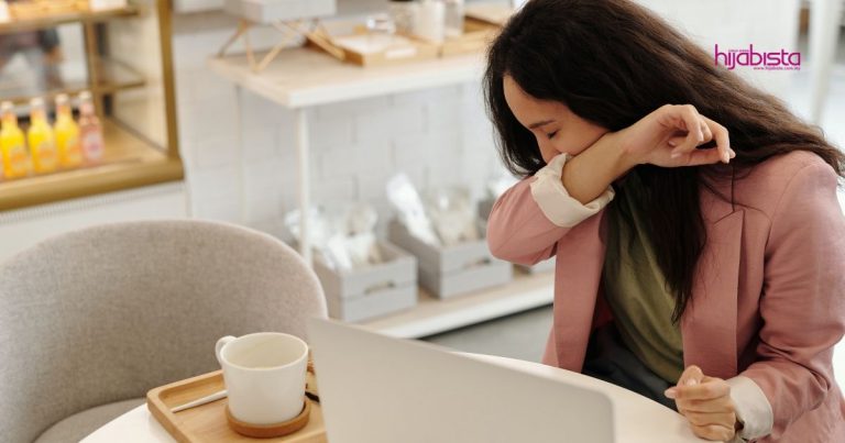 Jangan Tahan Bersin, Boleh Membahayakan Kesihatan, Bersinlah Di Lengan Atau Lapik Dengan Sapu Tangan/Tisu