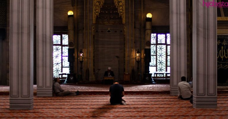 Doa Qunut, Doa Besar Di Waktu Subuh Bagi Menolak Bahaya & Undang Kebaikan