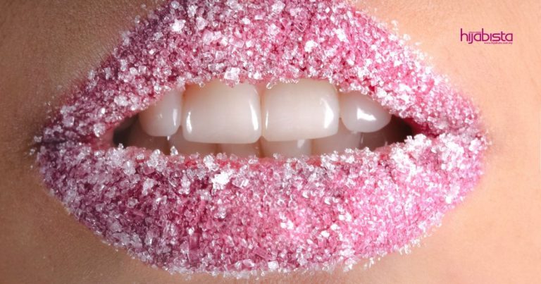 Skrub Kunyit + Madu, Tak Perlu Pakai Lipstik 24 Jam Semata Mahu Bibir Nampak Merah Mekar