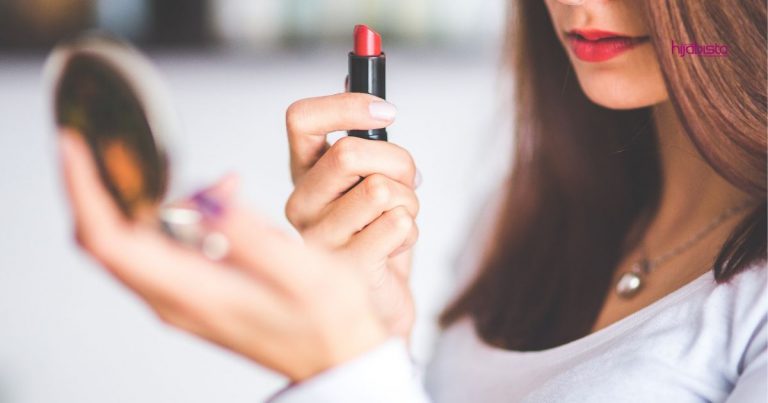 Kesalahan Ketika Bersolek Yang Mungkin Tidak Sedar Kita Buat: Tak Sapu Pelembap Wajah Sebelum Pakai Bedak Asas