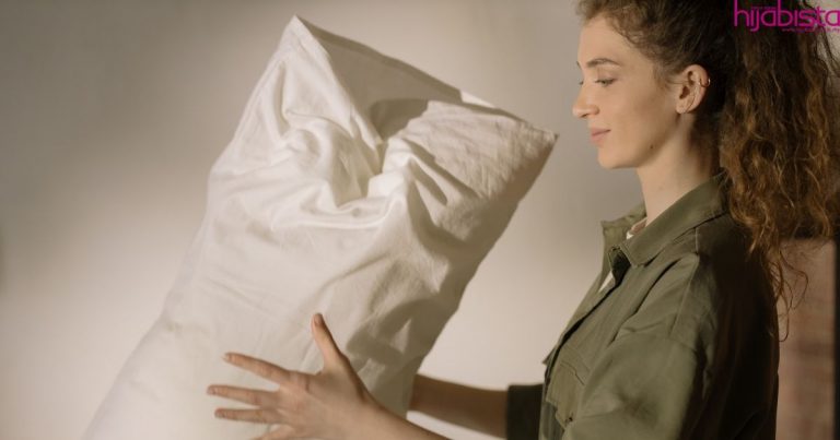 Pilih Sarung Bantal Yang Betul Kalau Tak Nak Jerawat Muncul. Rambut Pun Tak Gugur Lagi!
