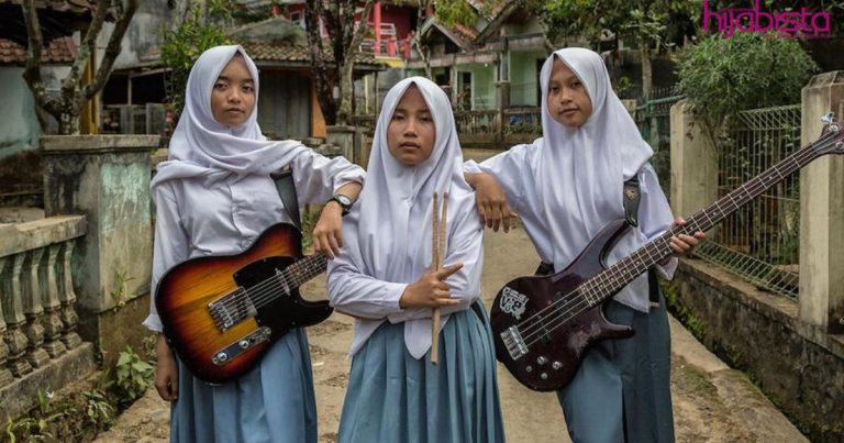 Minat Dari Dulu Lagi, 3 Gadis Berhijab Indonesia Tubuhkan Band Heavy Metal