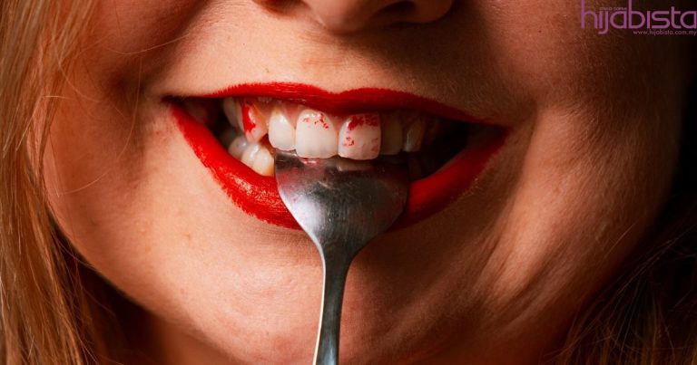 Mimpi Ngeri Jika Gincu Melekat Di Gigi! Atasinya Dengan 5 Cara Mudah Ini