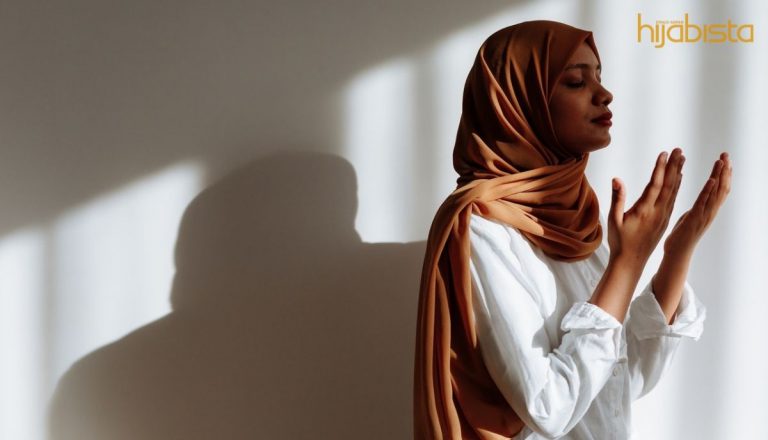 Gusar Terbabas Dari Jalan Allah SWT, Amalkan Pilihan Doa Pendek Ini Untuk Diberikan Hidayah Dari-Nya!