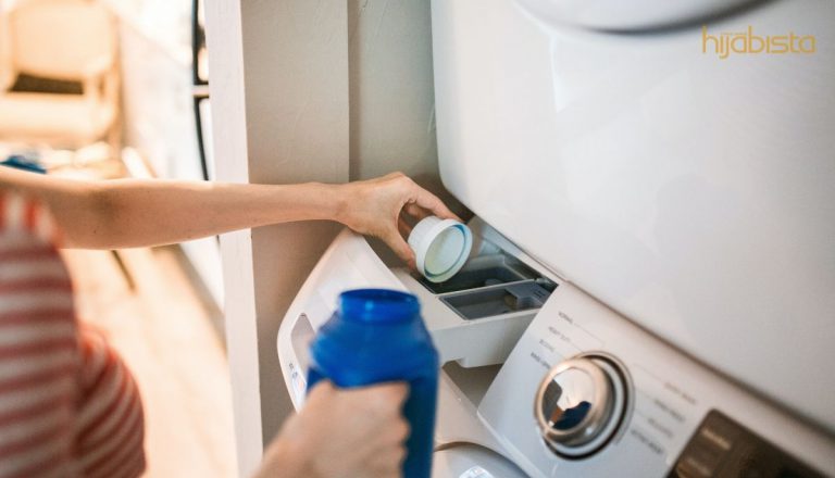 Letak Sabun Pencuci Dengan Jumlah Banyak, Pekerja Dobi Ini Tegur. “Baju Bertamabah Kotor…”