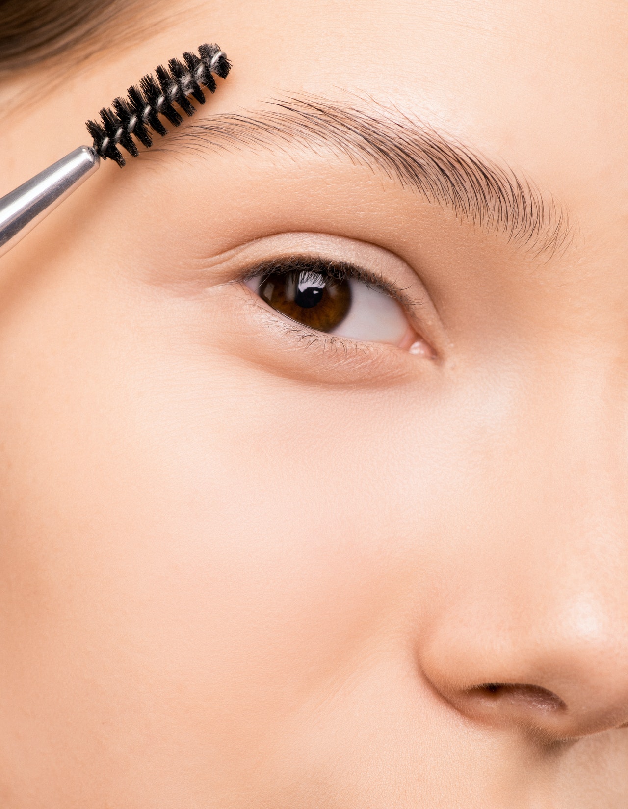 Elak Solekan Kening Nampak Palsu Dan Tidak Kemas, Lakukan 7 Panduan Solekan Ini Untuk Kening Yang Memukau!