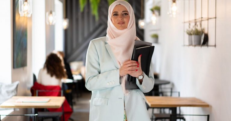 Wanita Gempal Pun Boleh Je Melaram, Mari Cuba Trik Ini Antaranya Pilih Pakaian Satu Warna