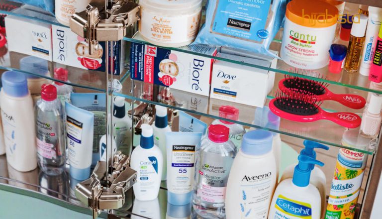 13 Produk Penjagaan Kulit ‘Drug Store’ Terbaik, Menurut Pakar Dermatologi. Jimat Pun Jimat!