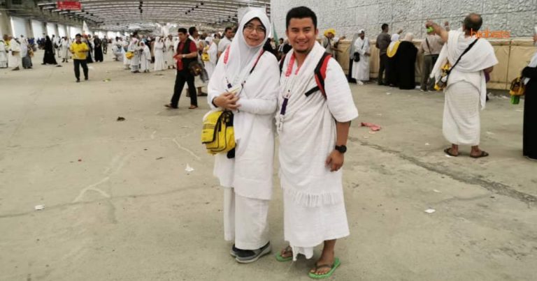 Niat Nak Buat Haji Guna Selipar Berjenama & Mahal, Pada Akhirnya Selipar ‘Jamban’ Juga Yang Dipakai