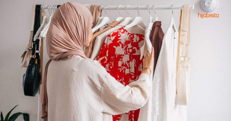 Beragak-agaklah Bila Membeli Pakaian, Yang Tidak Dipakai & Tergantung ‘Sepi’ Di Dalam Almari Akan Dihisab