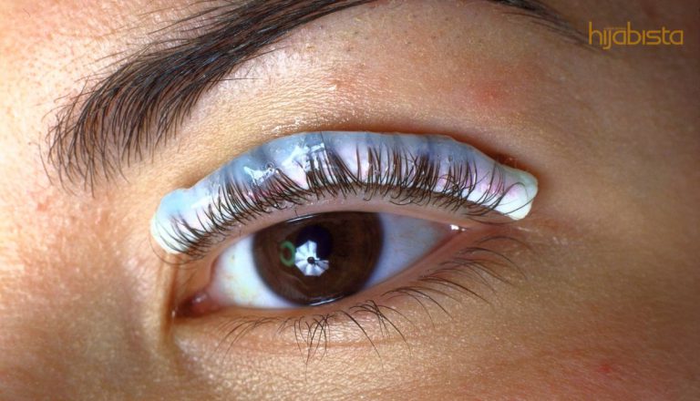 Trend “Lash Lift” Jadi Ikutan. Hukum Lash Lift Haram Seperti Eyelash Extension?
