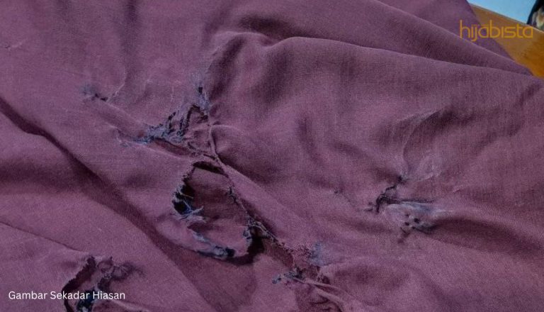 Tudung Terkoyak Dan Kotor Akibat Seterika Wap Kotor Dan Berlumut! Ini Cara Hijabi Bersihkan