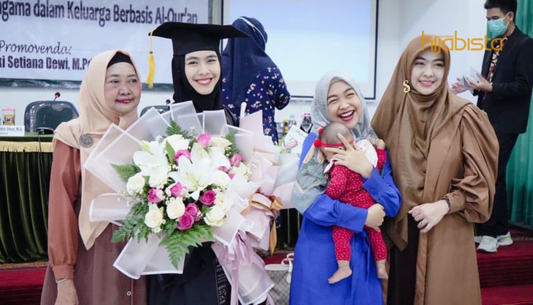 Raih Gelaran Dr Falsafah Kali Kedua, Oki Setiana Dewi Pertimbangkan Tawaran Pensyarah Universiti