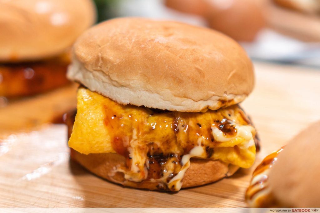 Keunikan 'Street Food Malaysia', Burger Ramly Tarik Perhatian Youtuber ...