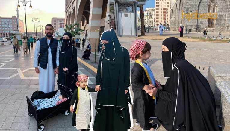 Penampilan Emma Maembong Di Tanah Suci Berhijab Dan Berniqab Jadi Bualan Netizen!