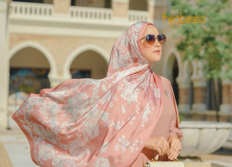 Bergaya Dengan Tudung Bercetak, Hijabi Jangan Sampai Salah Padanan.