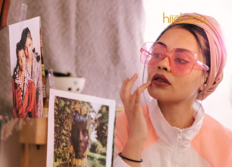 Elak Gincu Sememeh Ketika Makan Kek, Hijabi Perlu Tahu Cara Rawat Bibir. Baru On Point!