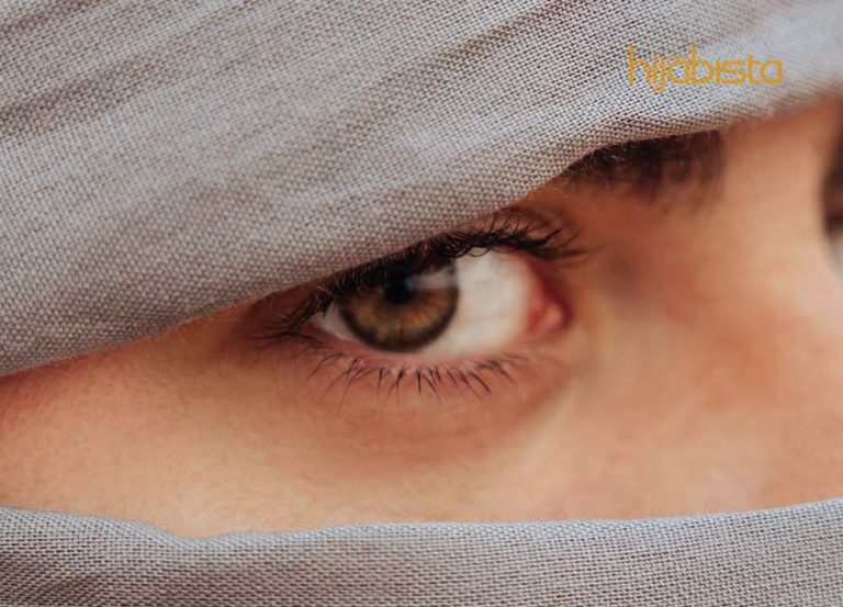 Betulkan Lingkaran Hitam Dan Garis Halus Dengan Krim Atau Serum Yang Betul. Baru Berseri Pagi Raya!