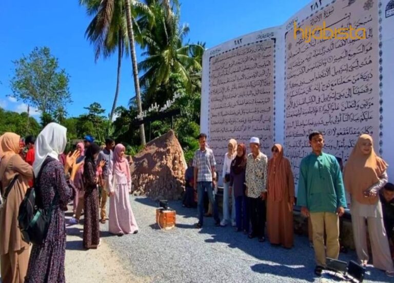 Replika Al Quran Gergasi Daya Tarikan Antarabangsa ‘Terbaharu’, Kampung Pak Pungoh!