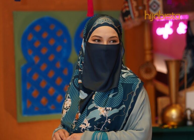 Jarang Mengayakan Hijab Bercorak, Neelofa Akui Koleksi Ini Lain Macam