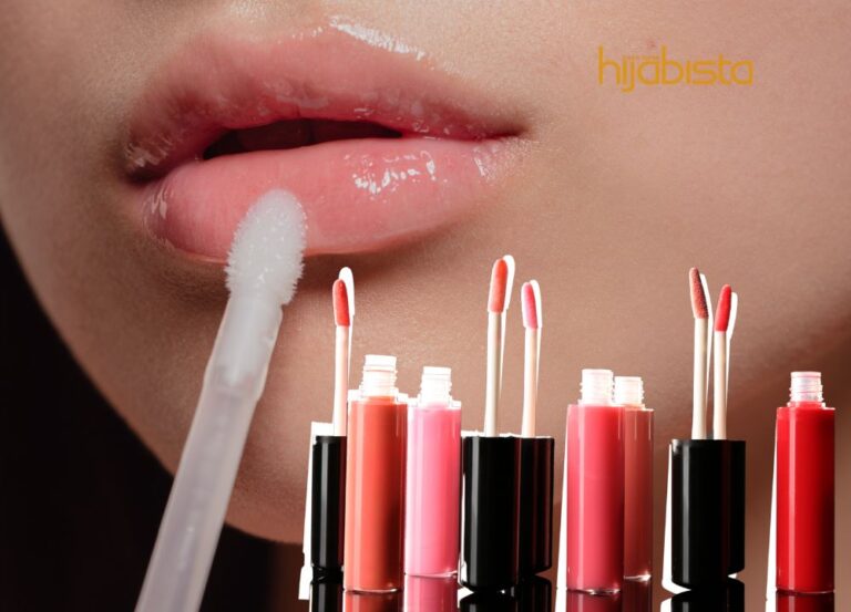 Selain Melembapkan Bibir, Ini 4 Lagi Fungsi ‘Lip Gloss’ Yang Hijabi Perlu Tahu. No.2 Sangat Berguna!