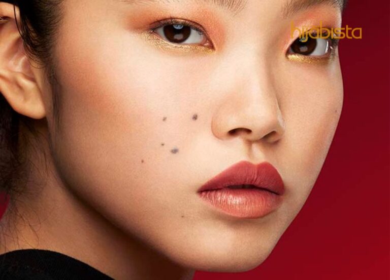 Rahsia Juru Solek Oles Matte Lipstick Tampak Sempurna Selama 12 Jam