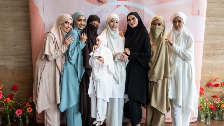 Maryam Istiqamah Memakai Khimar Di Korea Walaupun Dipandang Pelik