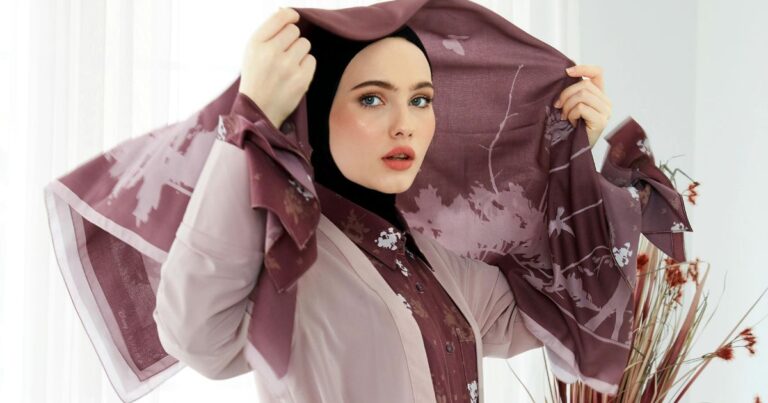 Elak Memakai 5 Warna Tudung Ini Bagi Yang Berkulit Sawo Matang, Bimbang Wajah Nampak Lebih Kusam