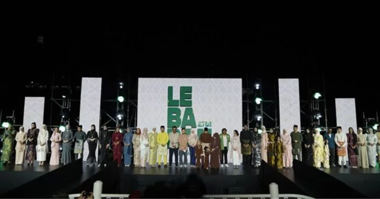 Tersendiri! Leeyanarahman Pilih Stadium Sebagai ‘Gelanggang’ Runway Pertunjukan Fesyen Koleksi Lebaran 2025