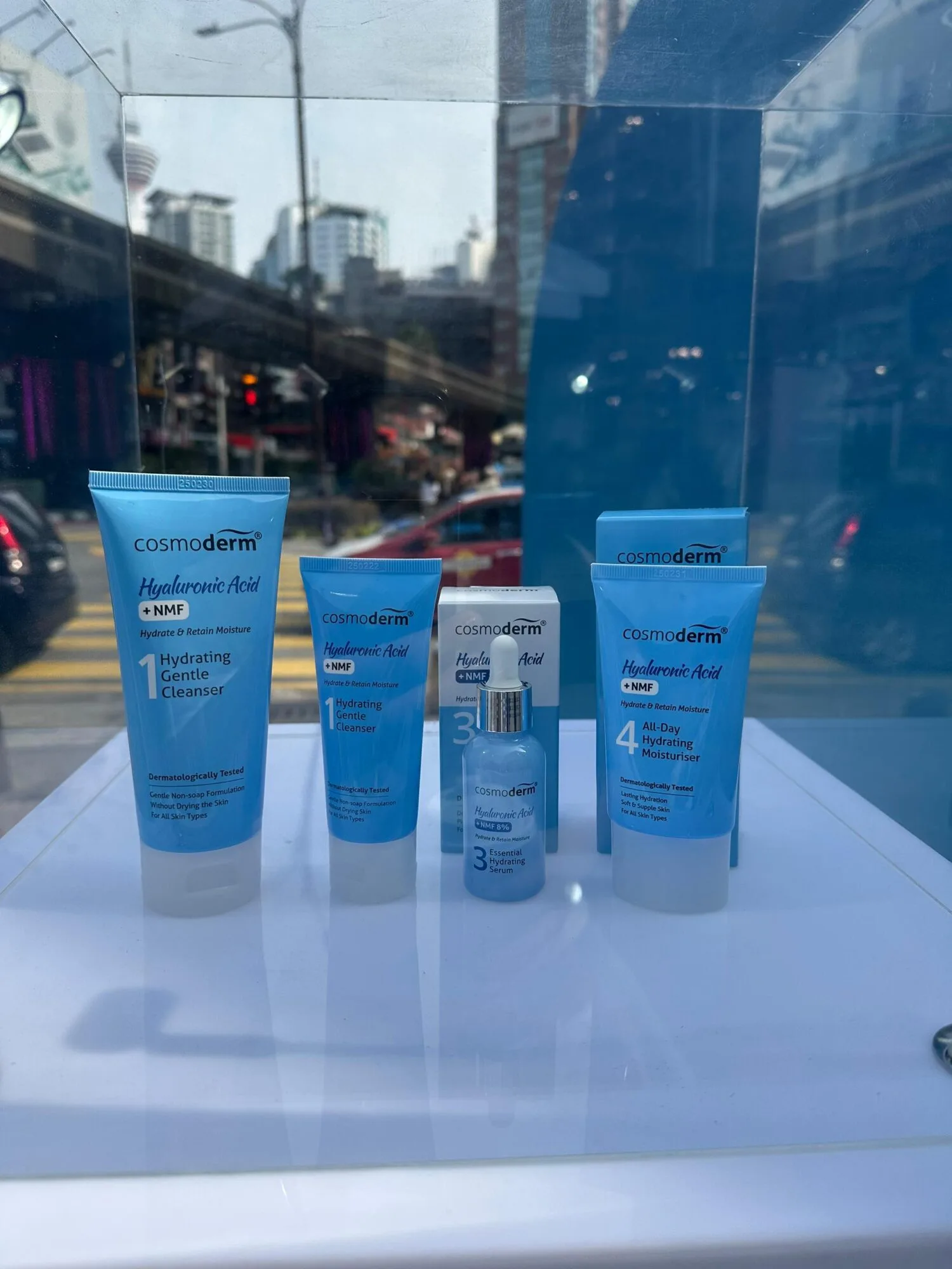 Kulit Fresh & Glowing Sepanjang Hari, Mekap Pun On-Point Dengan COSMODERM Hyaluronic Acid Terbaharu