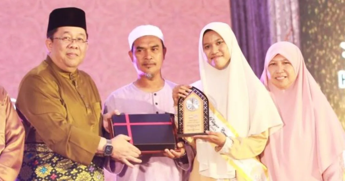 Pelajar Hafizah Khatam al-Quran 10 Kali Dalam 7 Bulan, Muslimah Hebat Raih CGPA 3.99