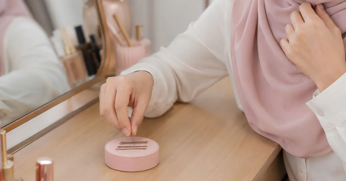 Bahaya Pin Tudung! Jangan Kepit Di Bibir, Risiko Tertelan Boleh Ancam Nyawa 4 Bahaya Pin Tudung! Jangan Kepit Di Bibir, Risiko Tertelan Boleh Ancam Nyawa