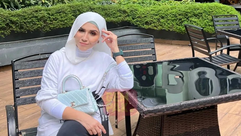 Shikin Maembong Tampil Manis Berhijab, Peminat Doa Moga Istiqamah, “Hadiah Hari Jadi Suami”
