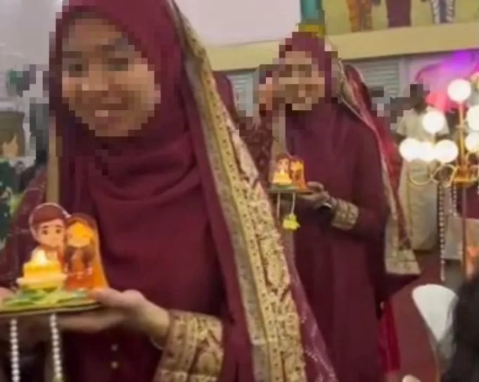 Viral Hijabi Jadi ‘Dulang Girls’ Di Majlis Kahwin Bukan Islam, Mufti Jelas Hukumnya 3 Viral Hijabi Jadi ‘Dulang Girls’ Di Majlis Kahwin Bukan Islam, Mufti Jelas Hukumnya