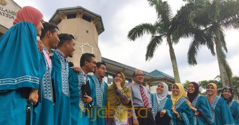 Berkat Didikan Hebat Mak Dan Ayah,10 Beradik Semuanya Berjaya Menjadi Graduan UIAM
