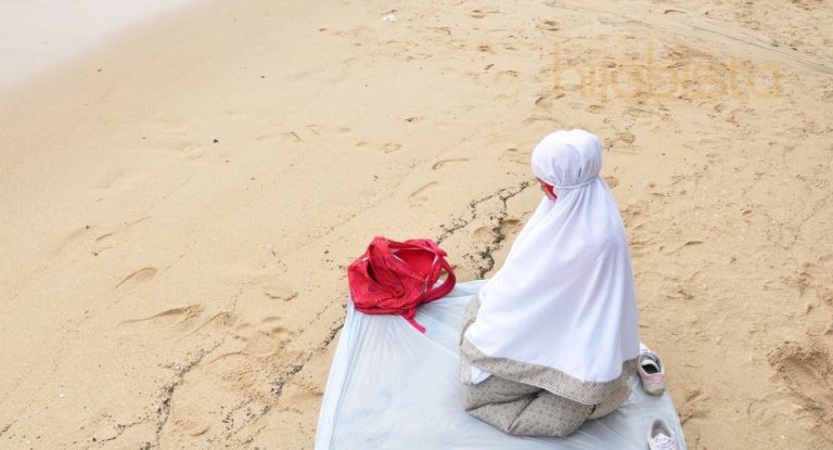 Ada DOSA Yang Lebih Besar Daripada Dosa BERZINA. Hati-Hati Hijabi!