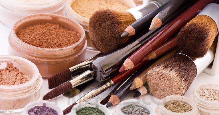 Nah, 20 ‘Beauty Hacks’ Kaki Solek Wajib Tahu Untuk Jadikan Mekap Lebih Sempurna