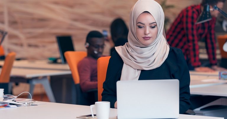 6 Ibadah On-The-Go Amalan Untuk Hijabi Sibuk, No 6 Paling Berbaloi!