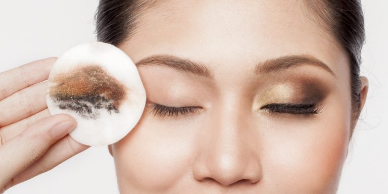 Kalau ‘Makeup Remover’ Anda Dah Habis, Gantikan Dengan 6 Bahan Alami Ini. Memang Berkesan!