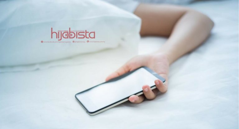 Awas Hijabi Yang Suka ‘Bergayut’ Sehingga Tertidur, Boleh Beri Kesan Buruk Hingga Ke Otak!