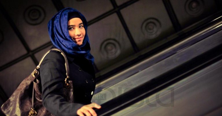 30 Tahun Menetap Di Bumi Asing, Saintis Muslimah Ini Bangga Bila Hijab Rekaannya Dipakai Polis Wanita UK